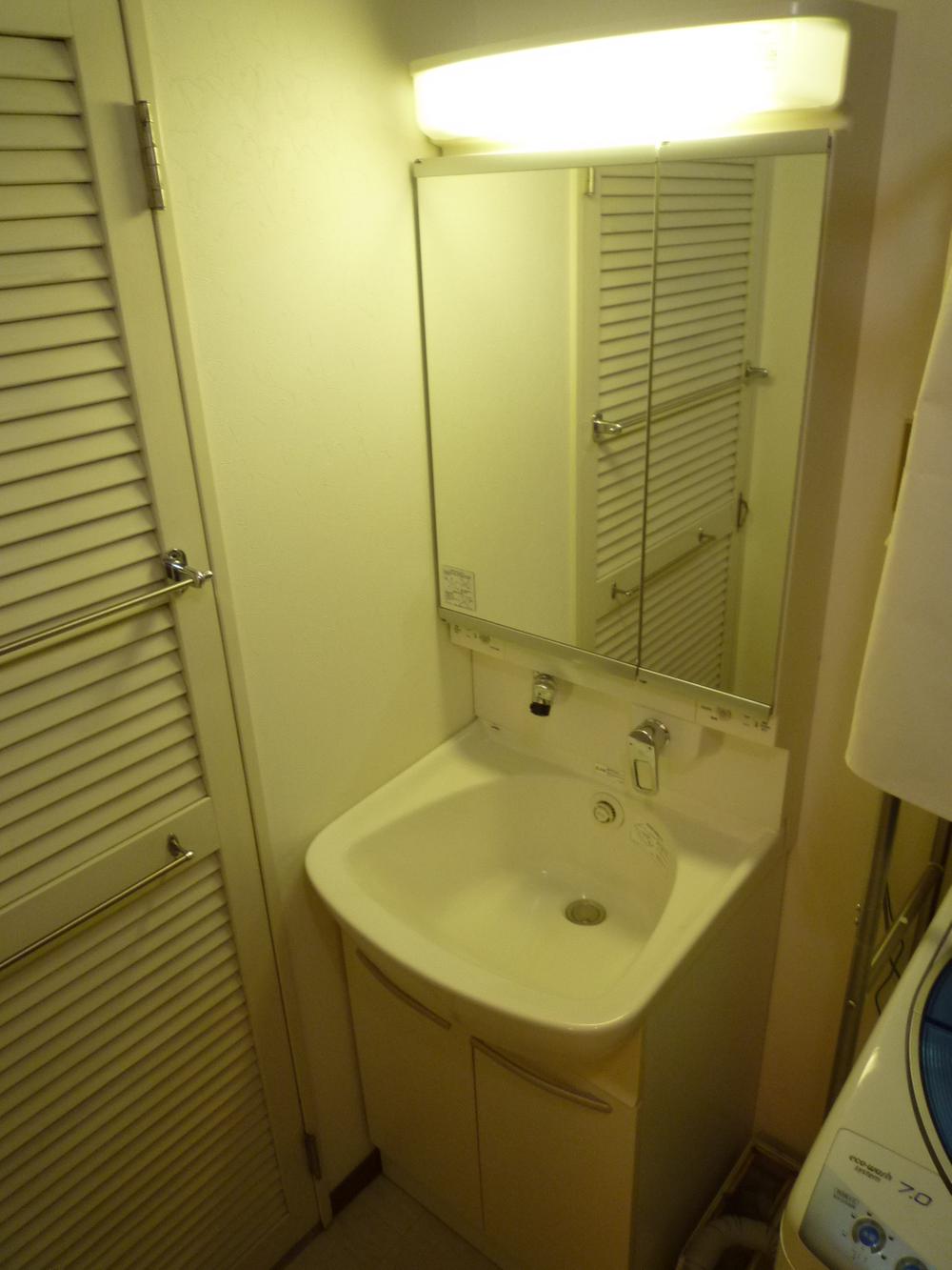 Wash basin, toilet. Indoor (September 2013) Shooting