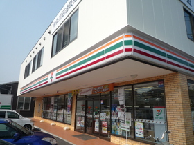 Convenience store. 550m to Seven-Eleven (convenience store)