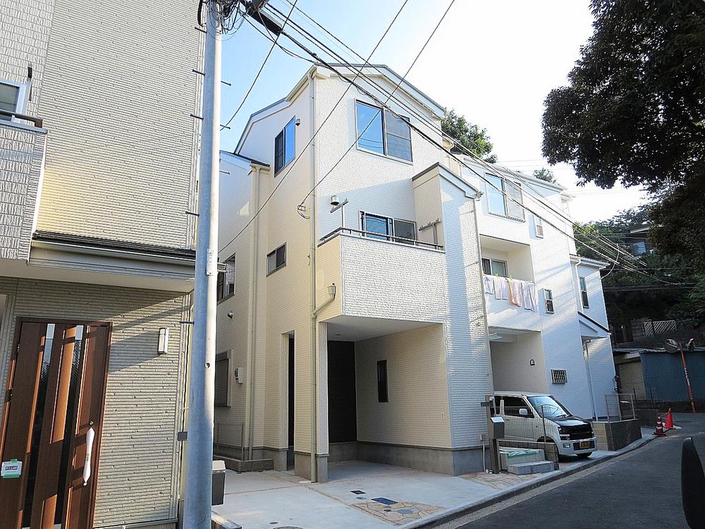 Local appearance photo. Impressive outer wall, Designer houses hue comes Gugutto! (July 2013) Shooting