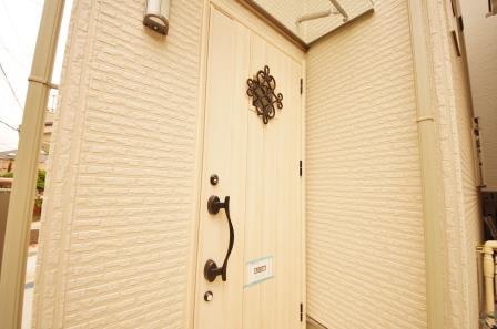 Entrance. Local (July 2013) Shooting, Stylish entrance door. 