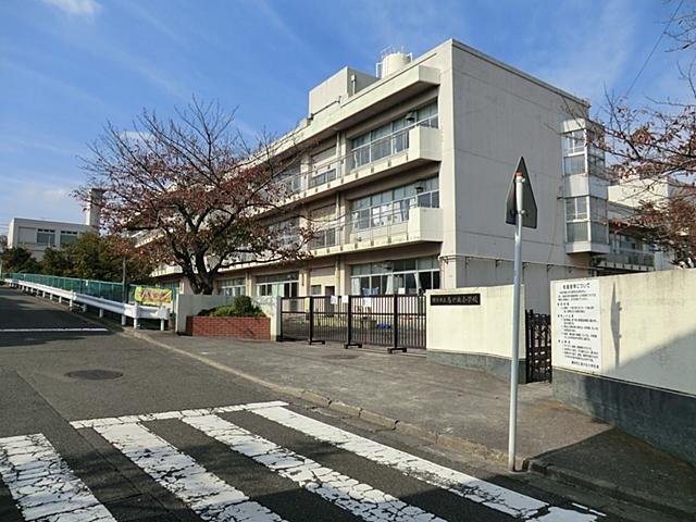 Primary school. 1750m to Yokohama Municipal Torigaoka Elementary School