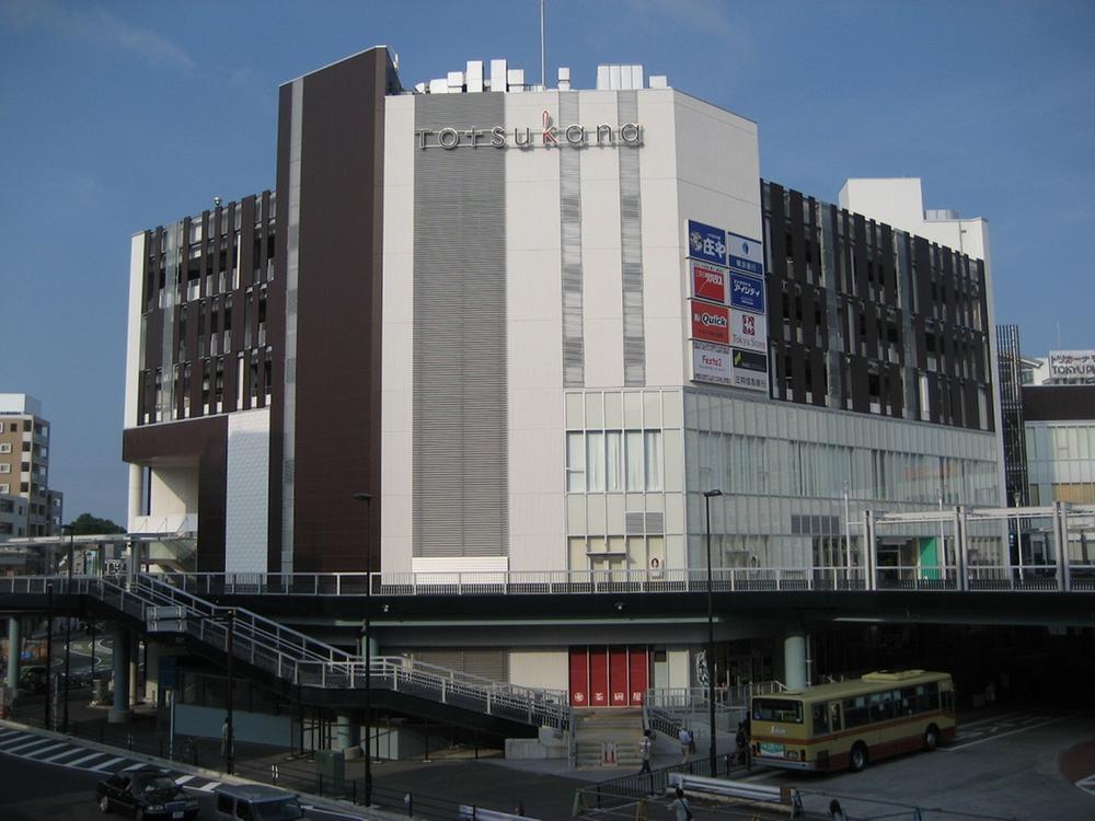 Shopping centre. Totsuka Station West in front of the station in front of the station redevelopment work. Commercial facilities are not lined such as Totsukana. 