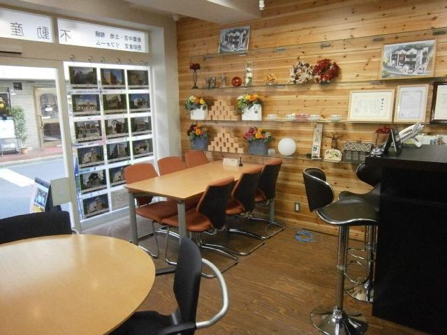 Present. JR "Totsuka" 4 minutes store a short walk from the station is let's talk about my home slowly dream with a cup of coffee that we become calm atmosphere to feel the warmth of the wood