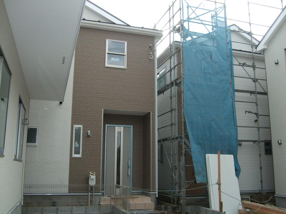 Local appearance photo. Local (11 May 2013) Shooting