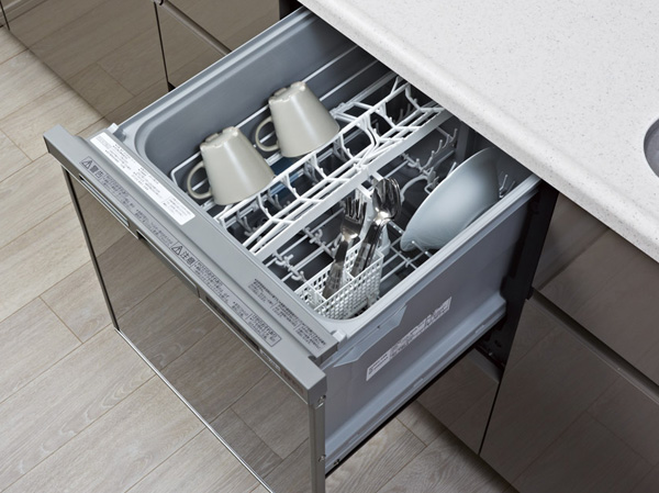 Kitchen.  [Dishwasher] And out easily slide open type of dishwasher. Water-saving compared to hand washing ・ To achieve energy saving.
