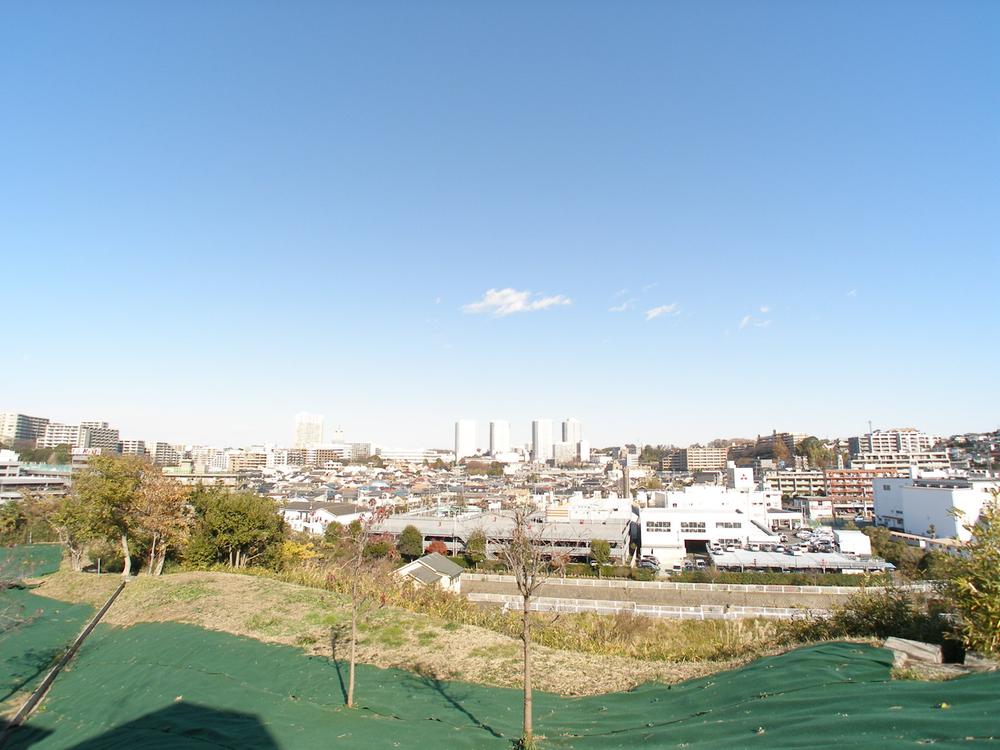 View photos from the dwelling unit. ~ This view is from the local ~ And distant view the Higashi-Totsuka Station direction. Green space is adjacent, For some reason will be healed and to be here. . 