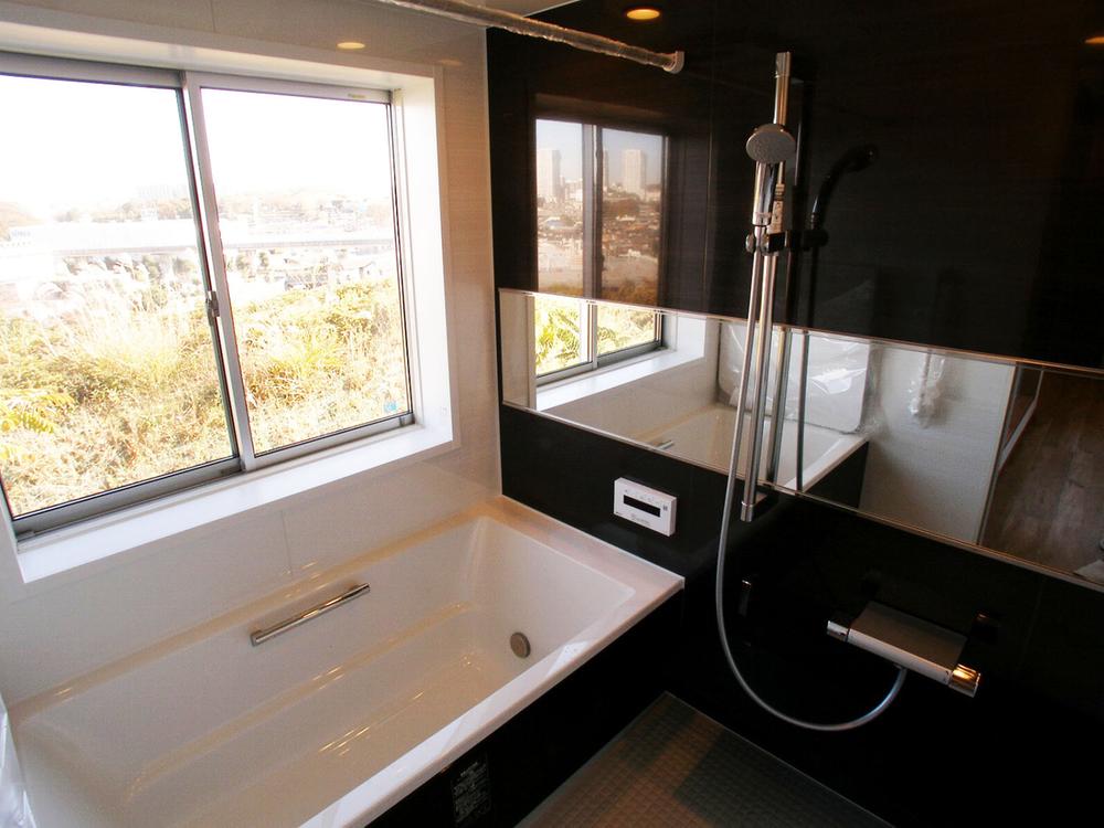 Bathroom.  ■ 1.25 square meters type of wide bathroom ■ Also from the daily bath, Nice scenery. Replacement of windows also we will correspond. 