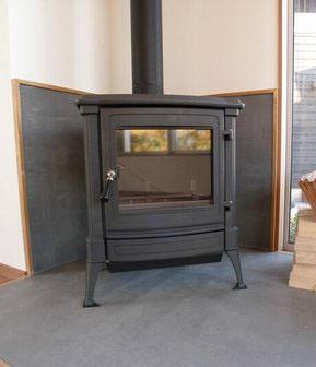 Other introspection. Adopt a casting wood stove in the living room! Respectable with chimney. . It is real. 