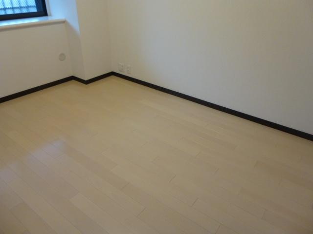 Non-living room. 5.4 Pledge Western-style