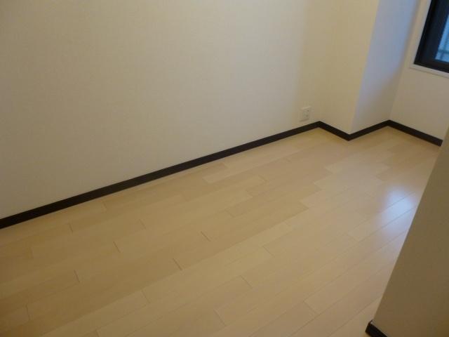 Non-living room. 4.2 Pledge Western-style