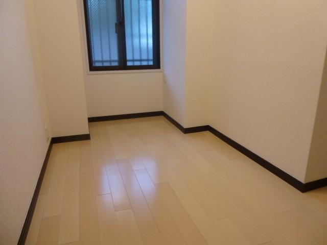 Non-living room. 4.2 Pledge Western-style