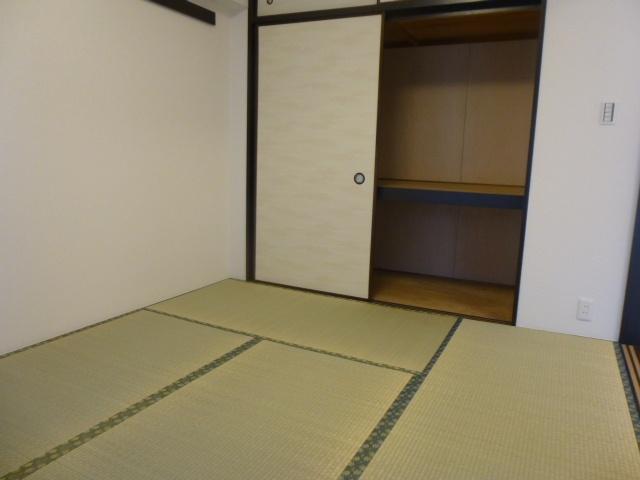 Non-living room. 6 Pledge Japanese-style room