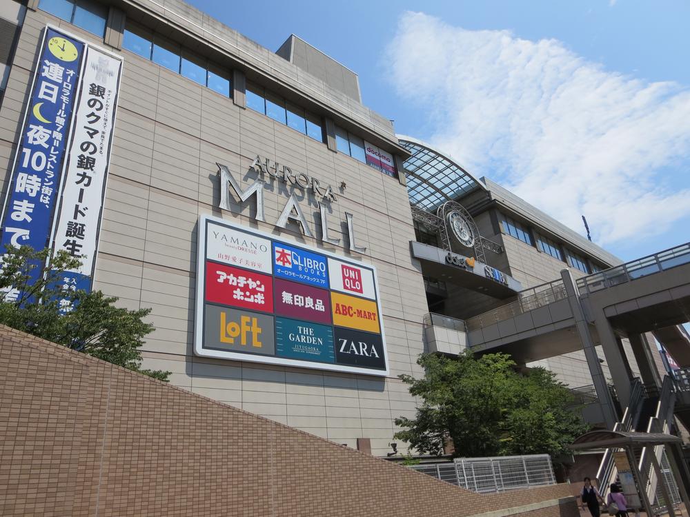 Other. The Higashi-Totsuka Station development progresses and the nearest, The lower floors of the Brown Mansion feel profoundness, And the upper floors of the off-white that rises to the light. The calculated two tones coordinated, There is a calm and bright appearance.
