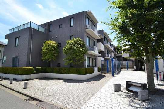 Local appearance photo. Building exterior (low-rise apartment of three-storey)