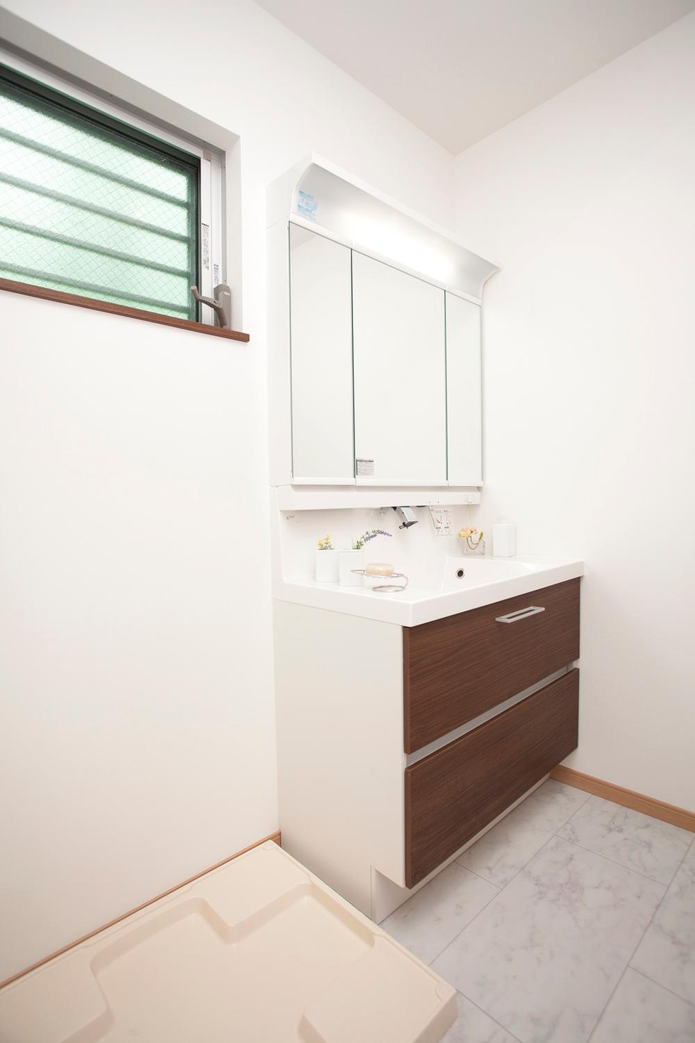 Other Equipment. Bathroom vanity [Erushii] Be clean, Eco, Housed in smart. It was realized in the simple and beautiful design. 