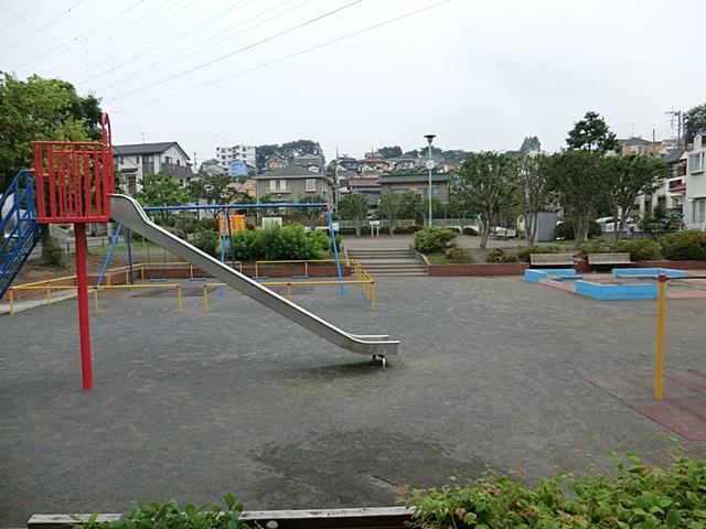 park. 250m until Nizawa pond park