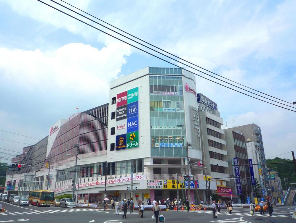 Shopping centre. Until Sakurasu 1170m