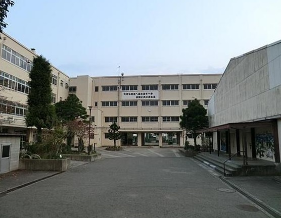 Junior high school. 1600m to Yokohama Municipal Maioka junior high school (junior high school)