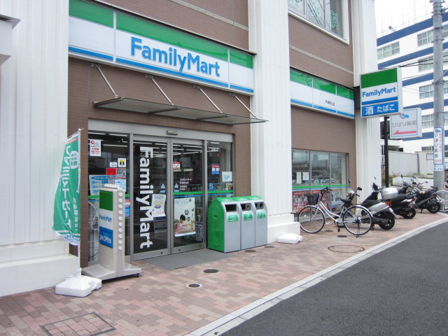 Convenience store. 638m to FamilyMart Totsuka Station Kitamise (convenience store)