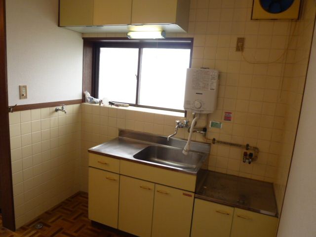 Kitchen. It is a photograph of the kitchen direction from Japanese-style room