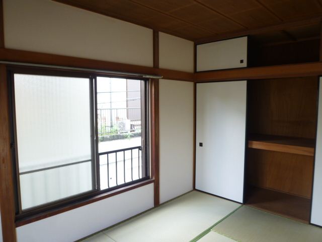 Living and room. There is housed in both Japanese-style room