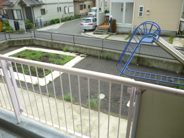 View. On-site  Playground equipment ・ Sand Yes