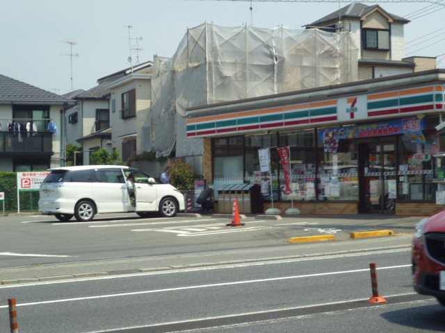 Convenience store. 160m to Seven-Eleven (convenience store)