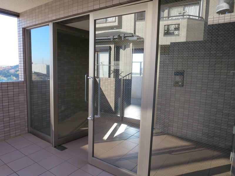 Entrance. Front door