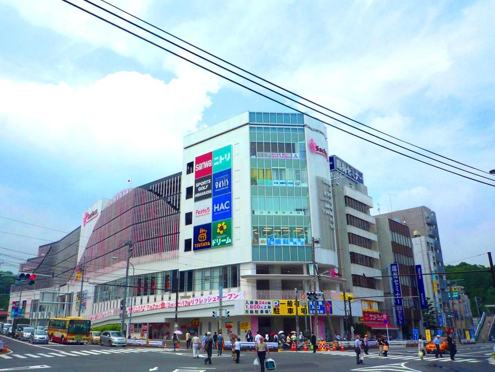 Shopping centre. Shopping convenient 1000m large shopping center to Sakurasu