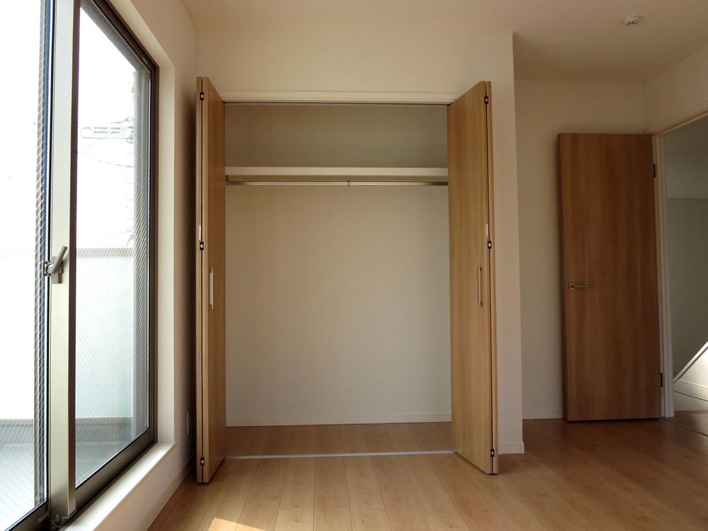 Receipt. Storage capacity with plenty of closet