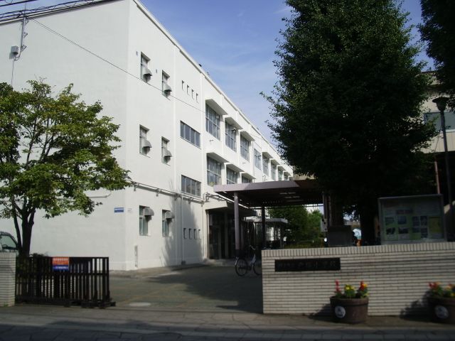 Primary school. City Totsuka to elementary school (elementary school) 1700m