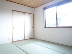 Living and room. Japanese-style room is housed, Day is good.