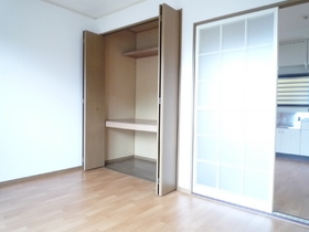 Living and room. Western-style room is housed.