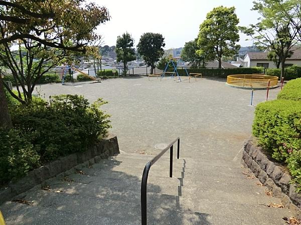 park. 950m until Kamikurata Suijinketani park
