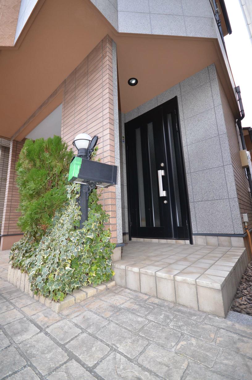 Entrance. Entrance porch
