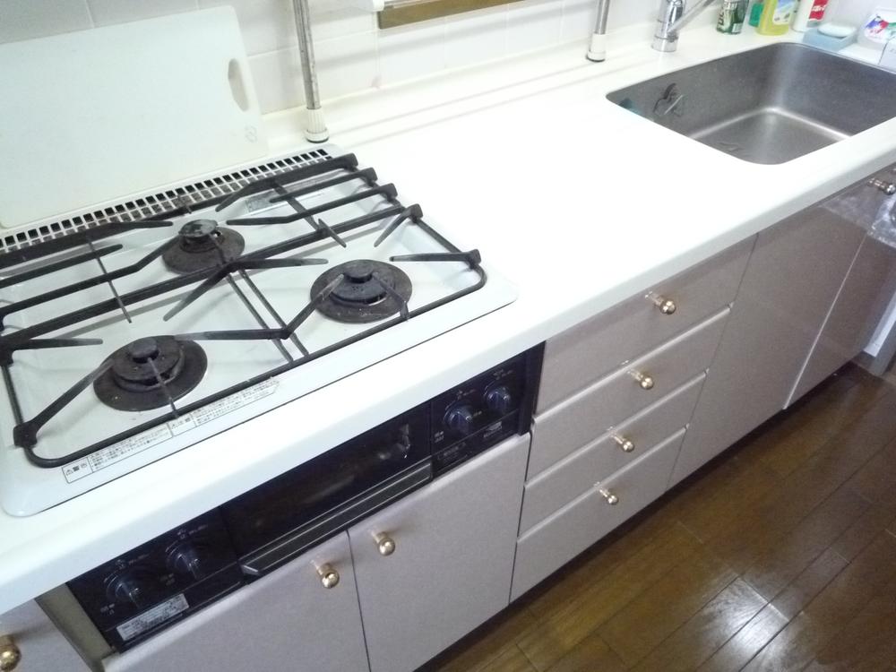 Kitchen. Kitchen is also clean your (2013 May shooting)