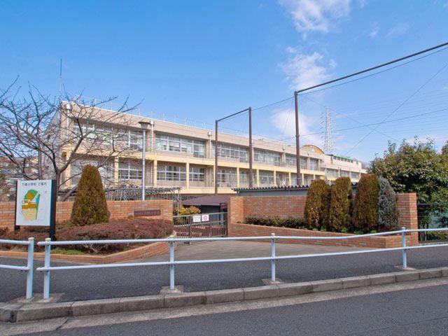 Primary school. Yokohama Municipal Shimogo 350m up to elementary school