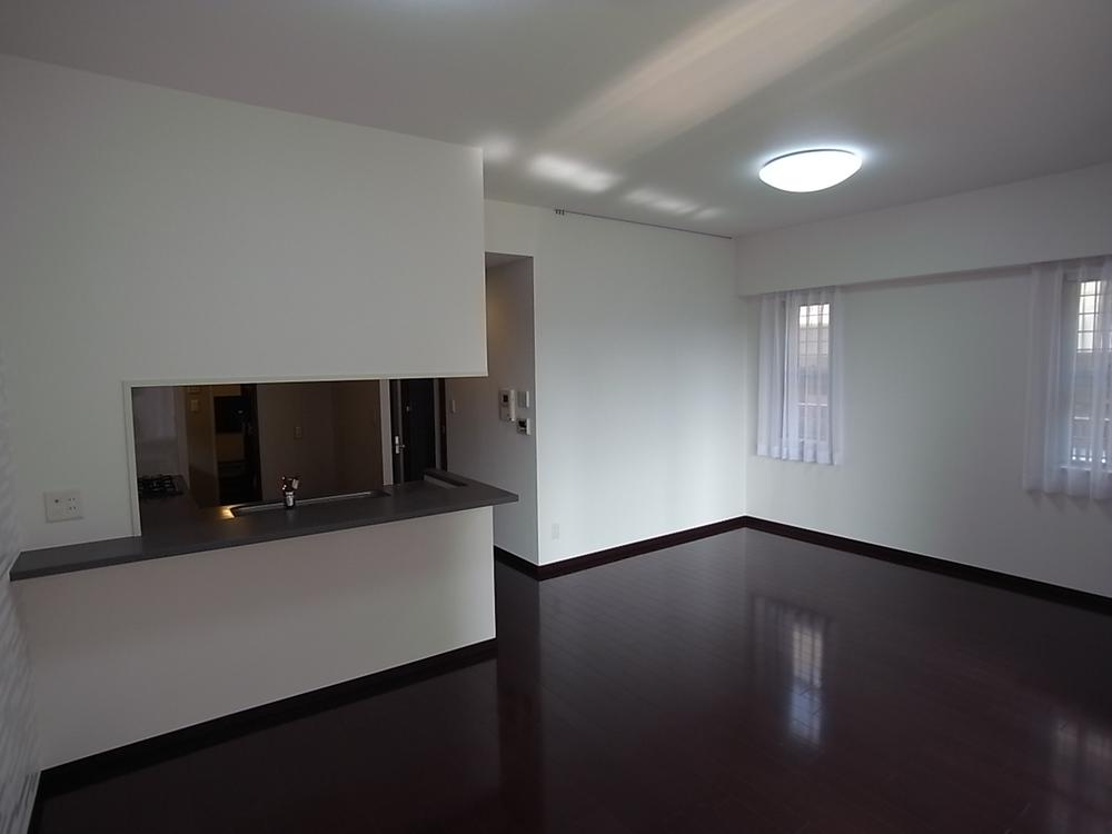 Living. Dark eyes of flooring is very appearance. Indoor (10 May 2013) Shooting