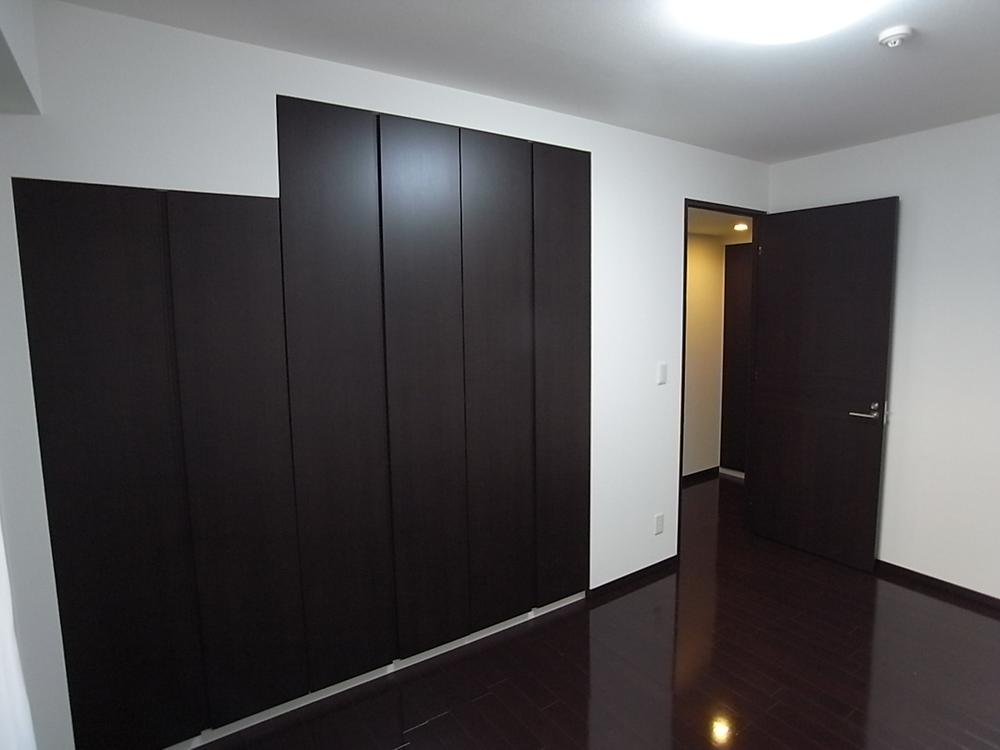 Non-living room. It is housed rich interior.