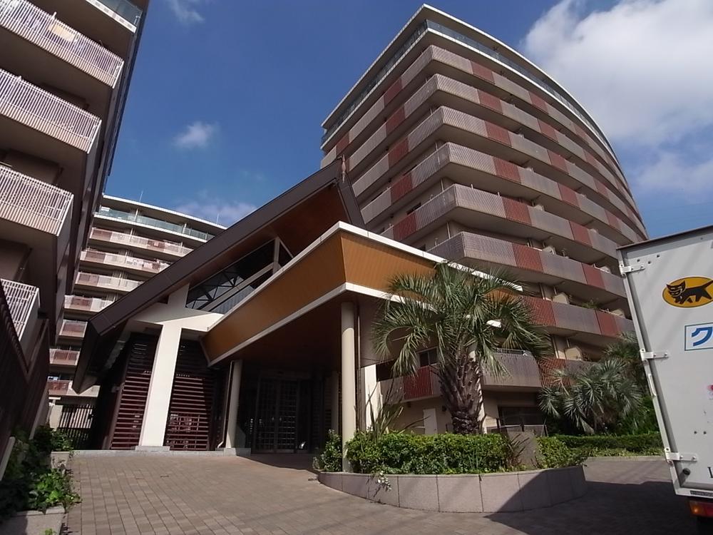 Local appearance photo. Popular in redevelopment "Totsuka" station a 10-minute walk! Please see the goodness of the living environment. Local (10 May 2013) Shooting