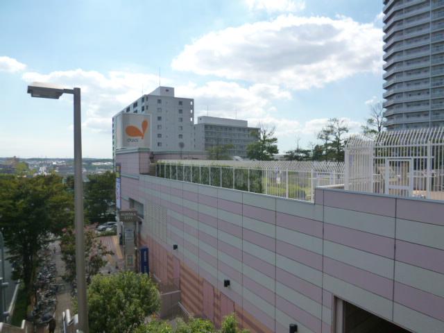 Shopping centre. Apartment adjacent Daiei Higashi-Totsuka store