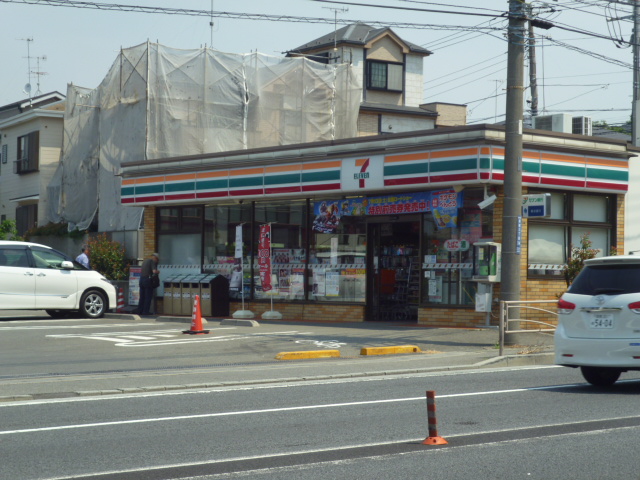 Convenience store. 320m to Seven-Eleven (convenience store)