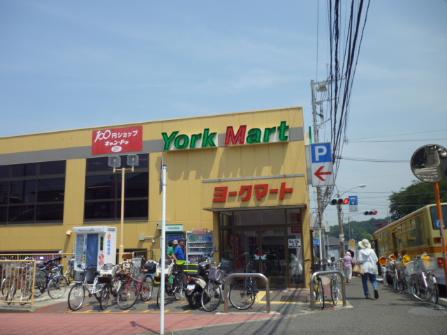 Supermarket. York Mart until the (super) 880m