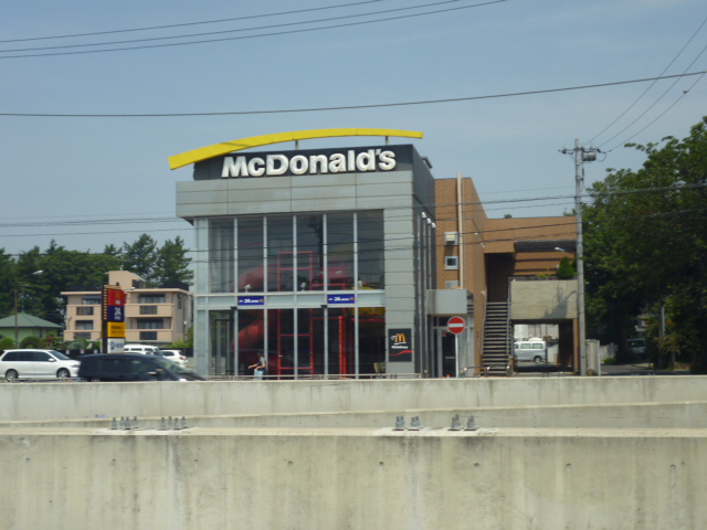 restaurant. 200m to McDonald's (restaurant)