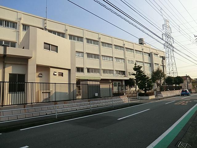 Primary school. 341m to the upper Tachikawa Yokohama Elementary School