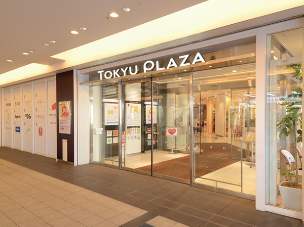 Surrounding environment. Tokyu Plaza Totsuka (8-minute walk ・ From grocery to about 580m) Tokyu Plaza to fashion items, It is equipped indispensable to life. Totsuka Station West is directly connected on the first floor and the third floor, It is also easy shopping after work. In business hours until 9:00 PM (1 floor of Tokyu Store Chain underground until 12:00 PM), You can enjoy slowly shopping. Best service is lots in the "Tokyu Plaza Day" is every month 19 days.