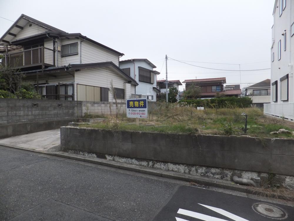 Local appearance photo. Totsuka-cho, new construction condominiums Local (2013 years from the south side road December shooting)