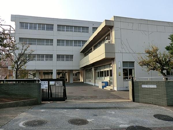 Junior high school. 650m to Yokohama Municipal Ryoke junior high school