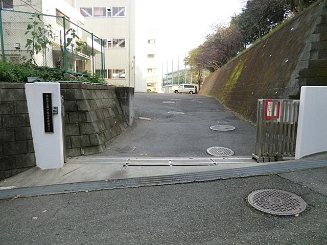 Primary school. 702m to Yokohama-shi Minami Totsuka Elementary School