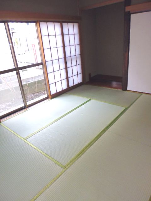 Other room space. Japanese-style room! Tatami mat already exchange! 